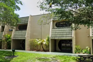 Coconut Grove Recovery FL 33014