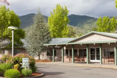 Royale Gardens Health and Rehabilitation Center OR 97526