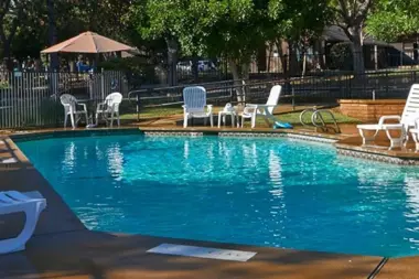 The facilities at Aurora Las Encinas Hospital in Pasadena, CA 1