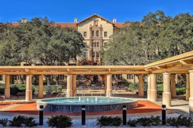 The facilities at Bay Pines VA Healthcare System - CW Bill Young Medical Center in Bay Pines, FL 4