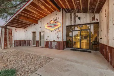 The facilities at Burning Tree Lodge in Elgin, TX 5