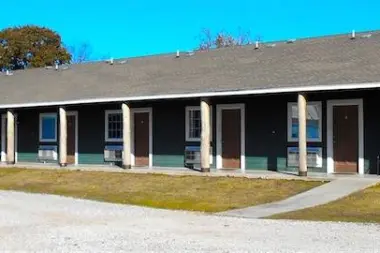 The facilities at Clay Crossing in Maud, OK 4