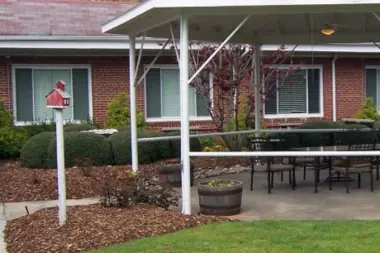 The facilities at NHC Healthcare in Lawrenceburg, TN 5