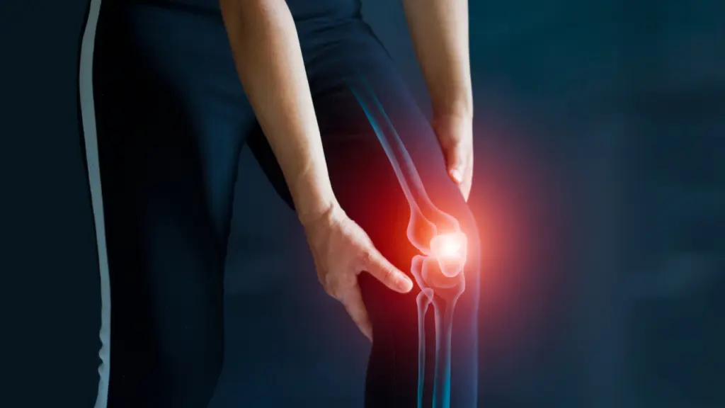 a person experiencing chronic pain in their knee