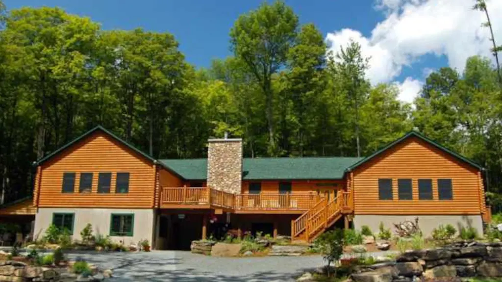 Little Creek Lodge in Lake Ariel, PA