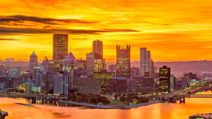 A view of the Pittsburgh, PA skyline