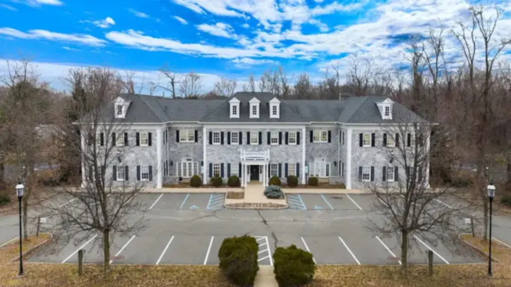 Rolling Hills Recovery Center in Chester, NJ