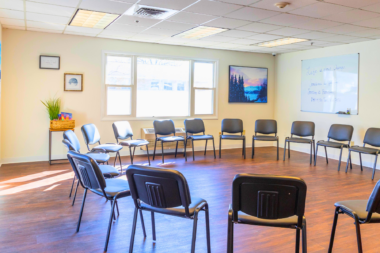 Arista Recovery Ohio group therapy room with chairs arranged in a circle