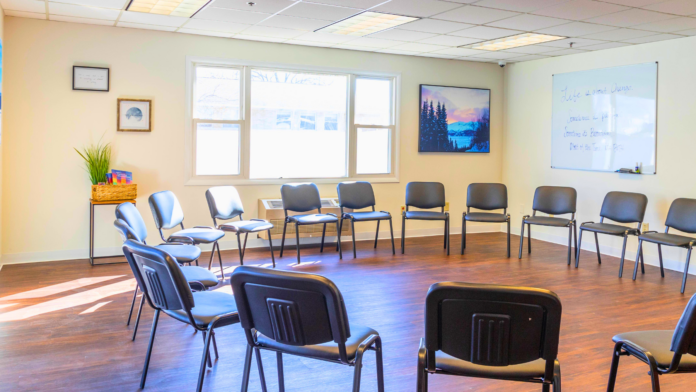 Arista Recovery Ohio group therapy room with chairs arranged in a circle
