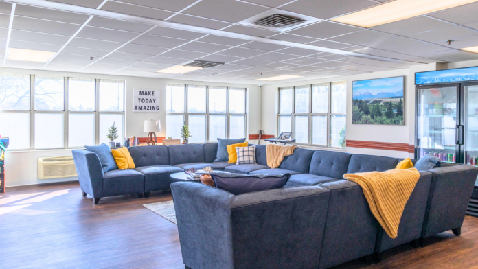 Arista Recovery Ohio recreation lounge with sectional seating and natural light