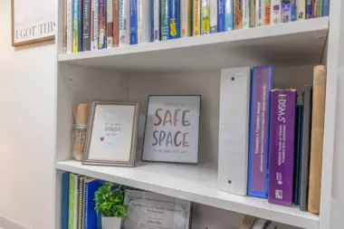 Arista Recovery Ohio bookshelf with recovery books and motivational decor