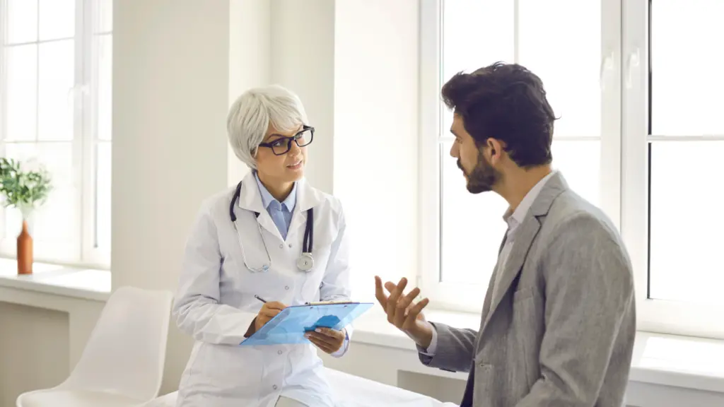A doctor speaks with a patient. Learn more about how to taper off benzodiazepines safely here.